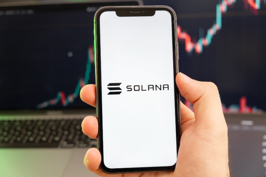 Is Solana (SOL/USD) about to slide further, or a bullish reversal is imminent?