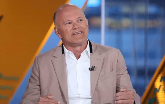 Novogratz Advises Investors to Buy Bitcoin As Federal Interest Payments Skyrocket