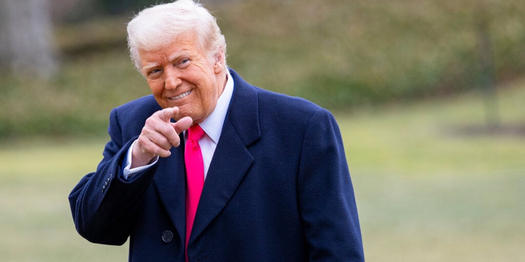 Democratic Senators Demand Ethics Probe Over Trump Meme Coin Dinner