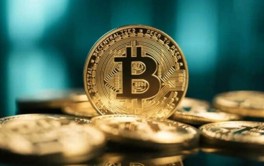 Bitcoin eyes $83K as Trump pauses Strait of Hormuz military operation, Iran signals cooperation