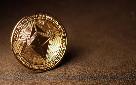 Ethereum Price Holds Near $2,000 as Institutional Flows and Liquidation Shifts Emerge